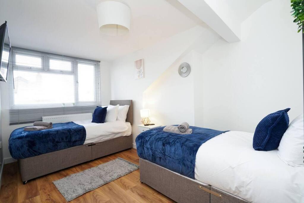 3 Bedroom Home With Free Parking リーズ エクステリア 写真